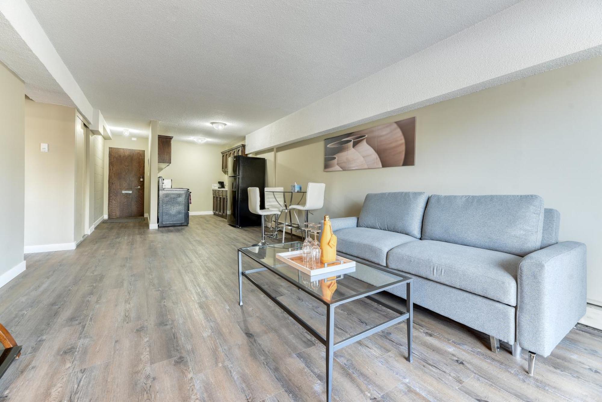 A Spacious Downtown 1-Bed Suite Calgary Exterior photo
