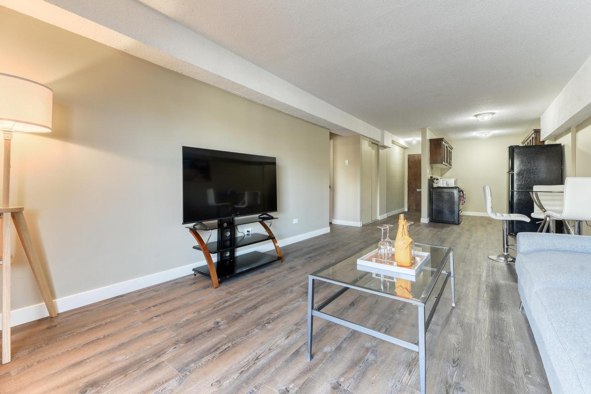 A Spacious Downtown 1-Bed Suite Calgary Exterior photo